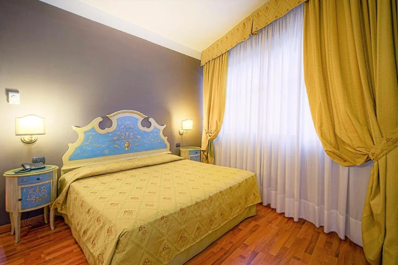 Hotel Aaron Mestre 3*,