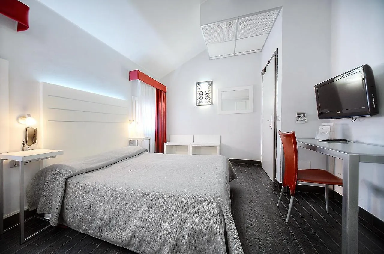 Hotel Aaron Mestre 3*,