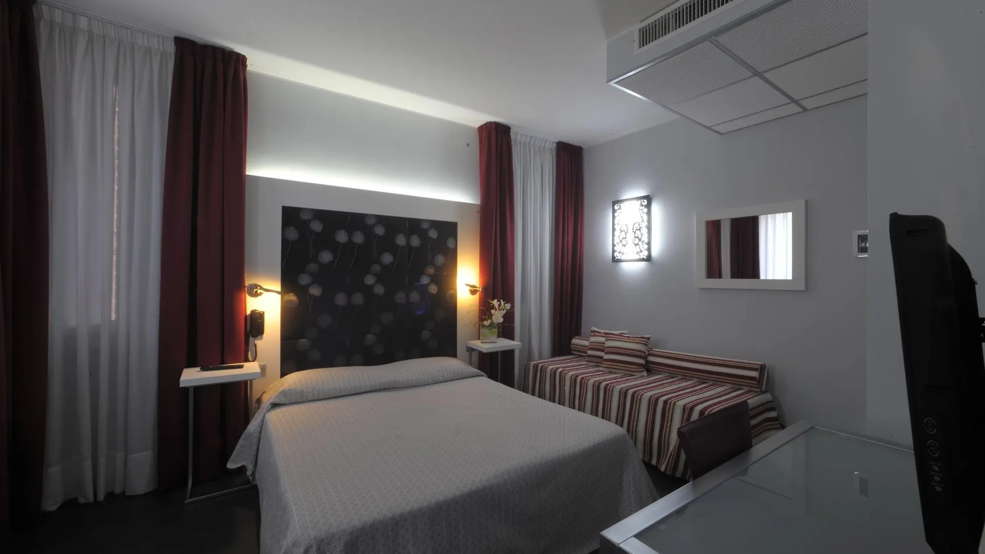Hotel Aaron Mestre