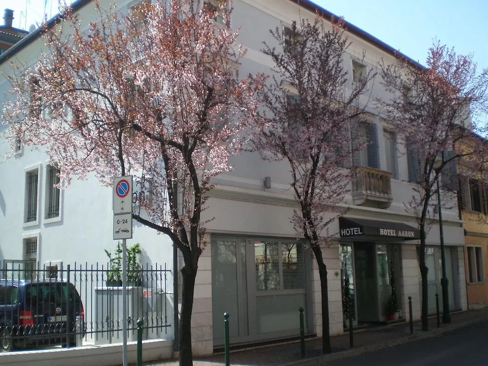 Hotel Aaron Mestre