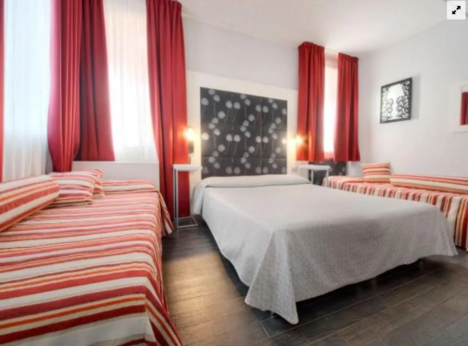 Hotel Aaron Mestre 3*,