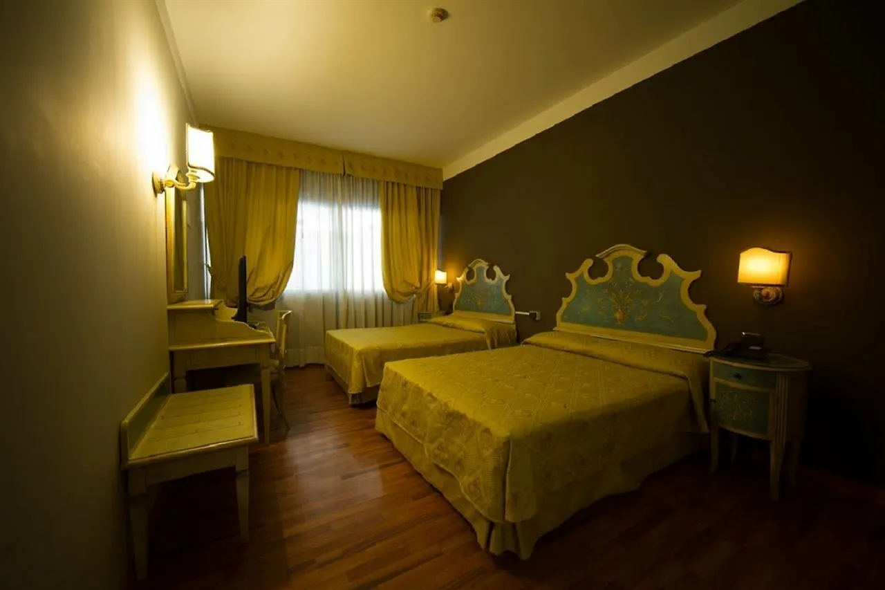 Hotel Aaron Mestre