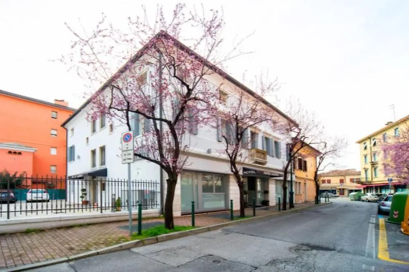 Hotel Aaron Mestre