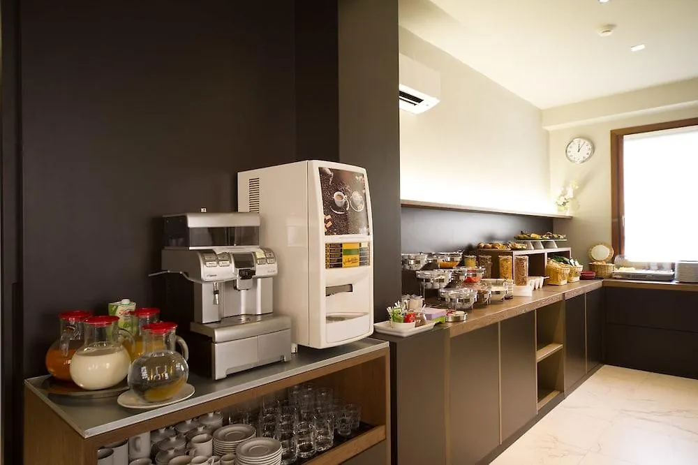 מסטרה Hotel Aaron